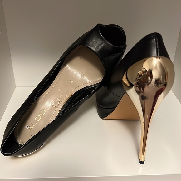 Aldo shoes size 9 . Black with golden heels - Picture 3 of 4